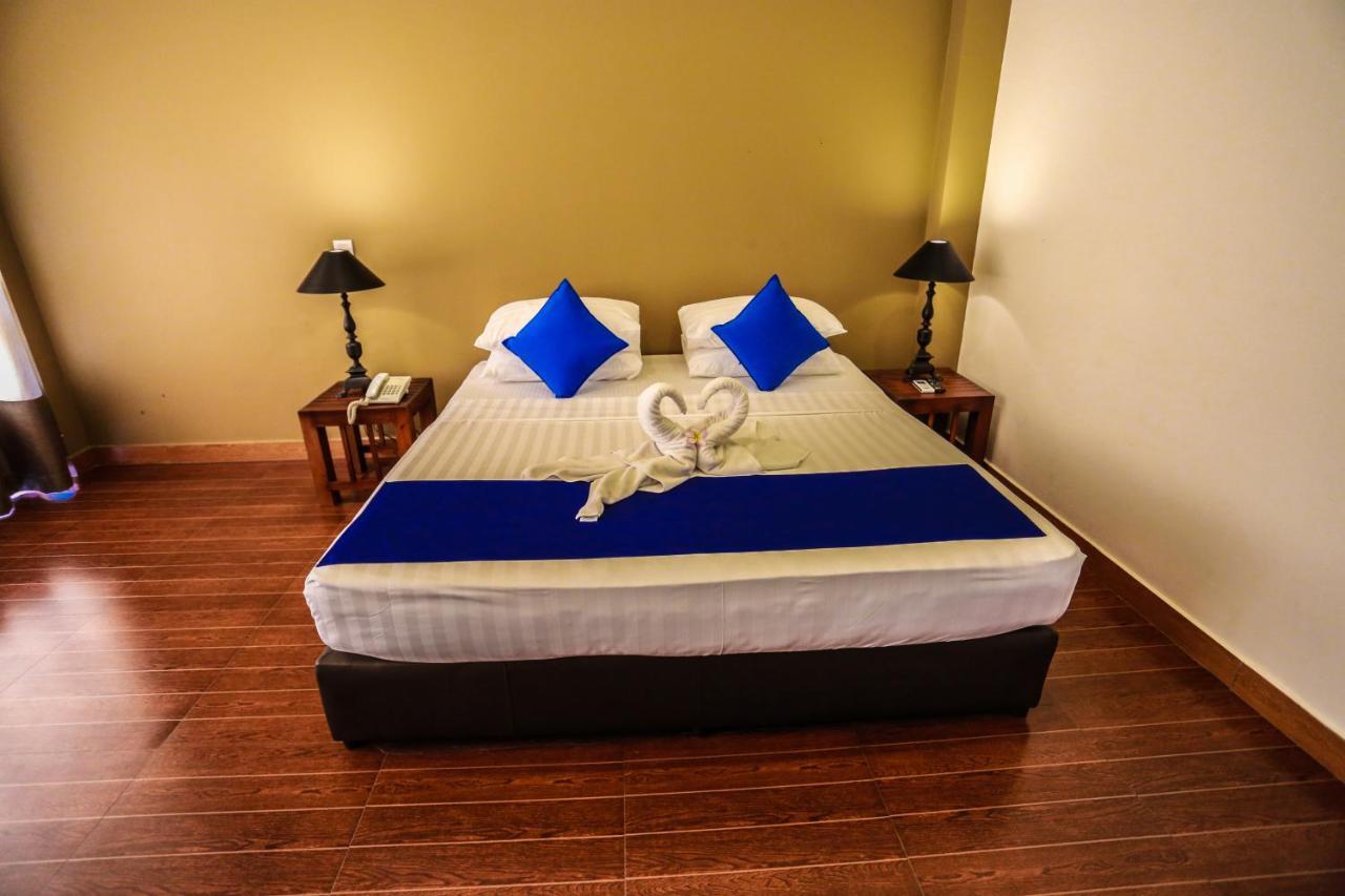 Hotel Waves By Tranquil Negombo Exterior foto